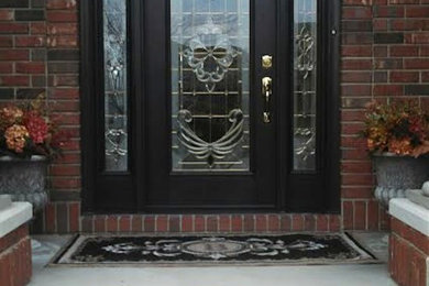 Example of a classic entryway design in Chicago