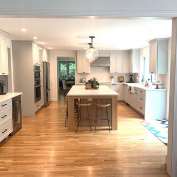 Stunning, Spacious Dura Supreme Kitchen