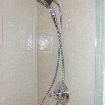Simple Transitional Bathroom