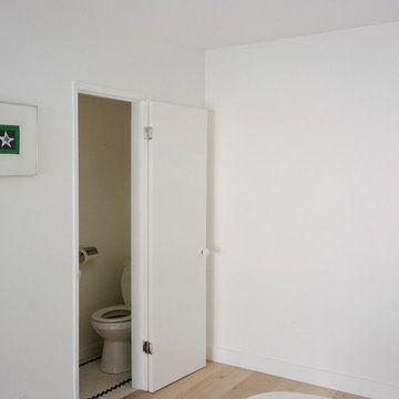 Hollywood Hills Road - Guest Bathroom