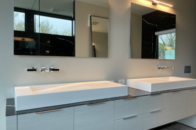 CONTEMPORARY - PRIMARY BATH - M63 North