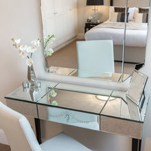 make up table