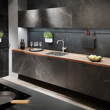 nx960 Ceramic Marmor nero Nachbildung / Nussbaum natur