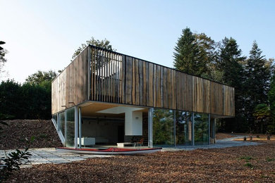Photo of a contemporary home design in Brest.