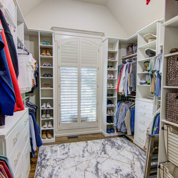 Sophisticated and Timeless Bathroom Design with Premium Features