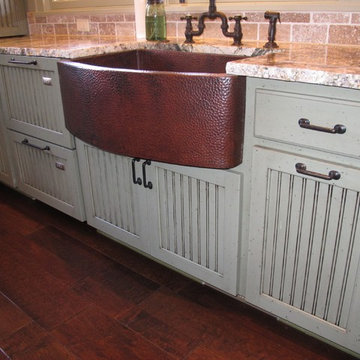 Hampton Estates Eased Borders Kitchen