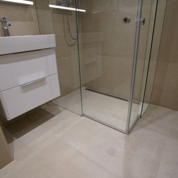 Aus einem Badezimmer wird ein Duschbad in München Bogenhausen