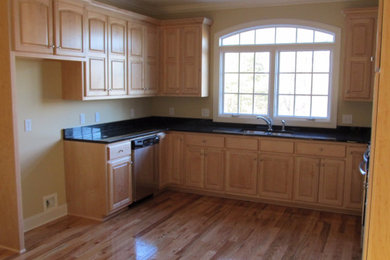 Example of a classic kitchen design in Charlotte