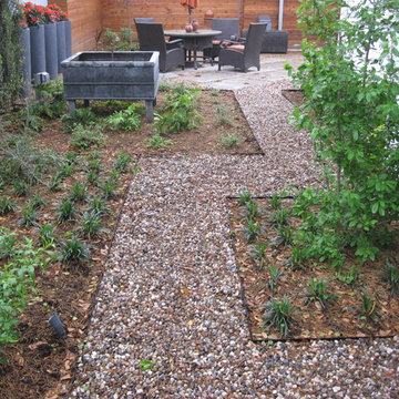 A wrap around garden with a fabulous water featurel!