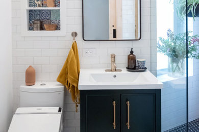 Example of a mid-sized transitional home design design in New York