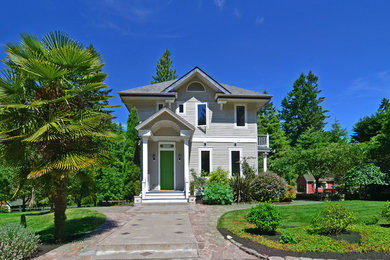 Elegant exterior home photo in Seattle