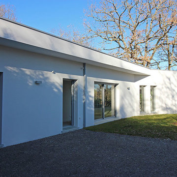 Maison contemporaine dans la forêt