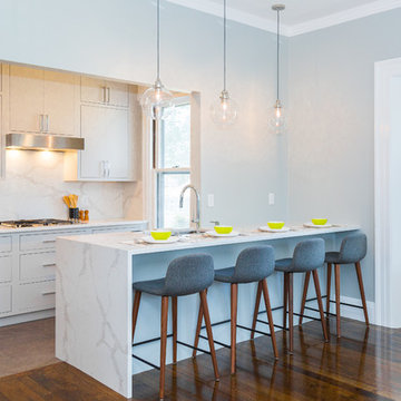 Modern Meets Traditional in this 1940s Condo