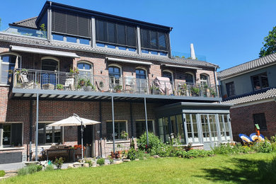 Großes, Dreistöckiges Landhaus Haus mit Backsteinfassade in Sonstige