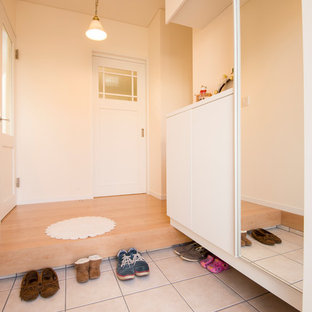 他の地域の北欧スタイルのおしゃれな玄関 (白い壁) の写真