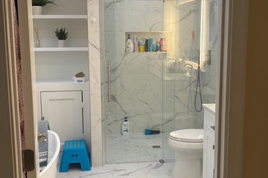 Bathroom - bathroom idea in Raleigh