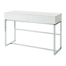 Entrance table