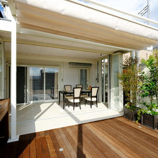 横浜のトラディショナルスタイルのおしゃれな横庭のデッキ (アウトドアキッチン、オーニング・日よけ) の写真