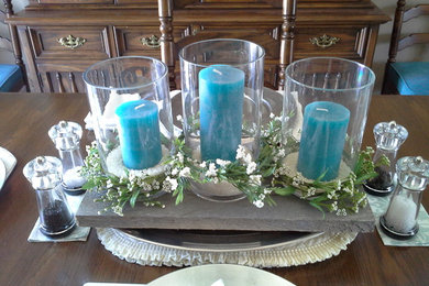 Example of a dining room design in Toronto