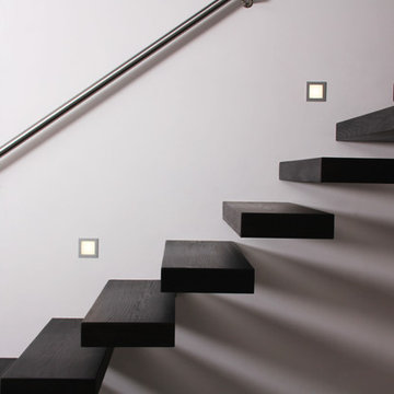 Puristisches Design mit dunklem Eichenfurnier