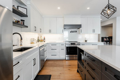 Minimalist kitchen photo in Toronto
