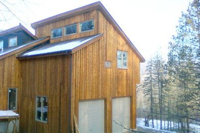 Example of a mountain style home design design in New York