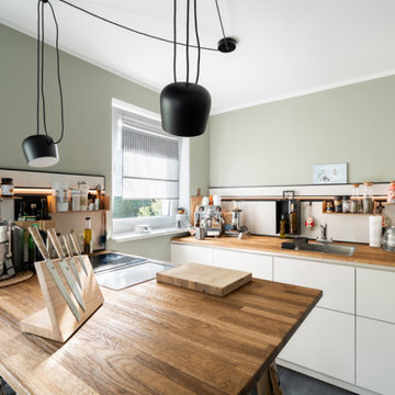 Designerküche mit Echtholz-Arbeitsplatte