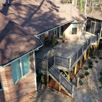 Deck & Screened Gazebo Overlooking the Lake