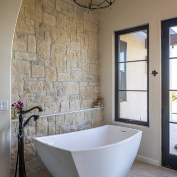 Seamless Indoor-Outdoor Living: A Home Designed for Entertaining and Privacy