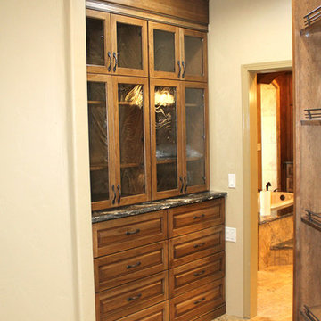 H Closet
