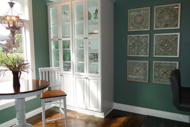 Traditional home kitchen and dinning room