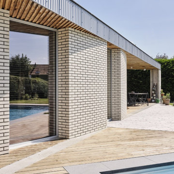 TRIANGLE HOUSE