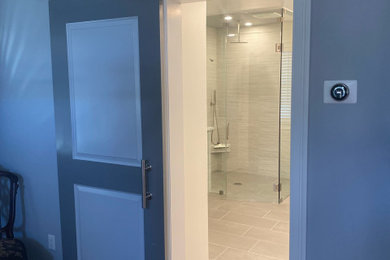 Bathroom - contemporary bathroom idea in New York