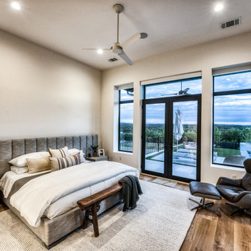 Casual Modern Main Bedroom Suite