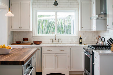 Inspiration for a mid-sized traditional kitchen in Miami.