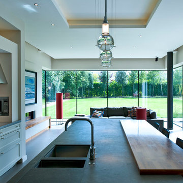 Extension with silicon jointed glazing