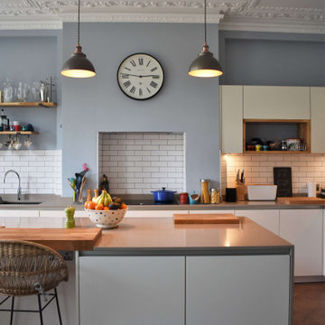 CONTEMPORARY KITCHEN WITH TRADITIONAL TWIST