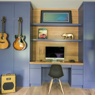 Photo of a modern home office and library in New York.