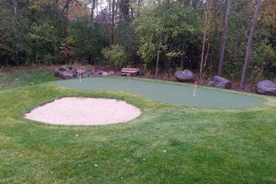 Inspiration for a mid-sized landscaping in Milwaukee.