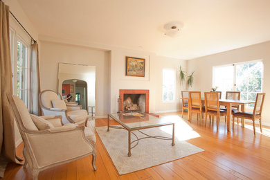 Living room - mid-sized transitional living room idea in San Francisco