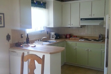 Elegant kitchen photo in Montreal
