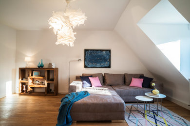 Inspiration for a modern family room in Stuttgart with light hardwood floors.
