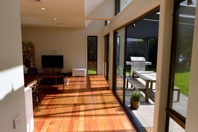 Example of a minimalist home design design in Melbourne
