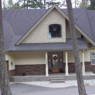 Entry into Lake View Home.