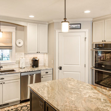 Cozy Two-Toned Kitchen