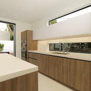 Modern Handle-Less Kitchen in Los Angeles