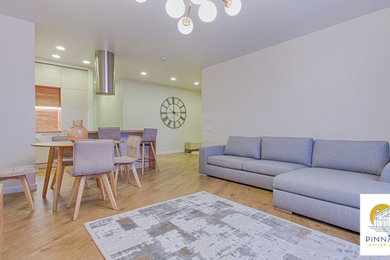 Living room photo in Los Angeles