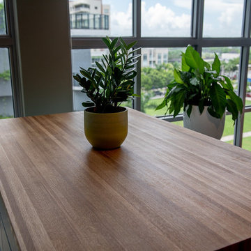 Contemporary Kitchen Remodel Done With a New Island