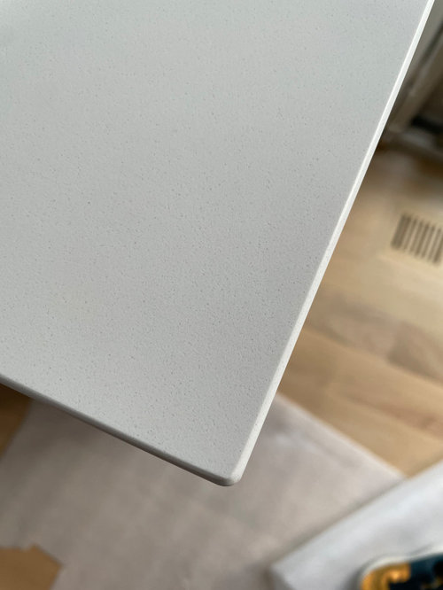 Countertop unmatched veining and uneven seam