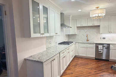 Transitional home design photo in Raleigh